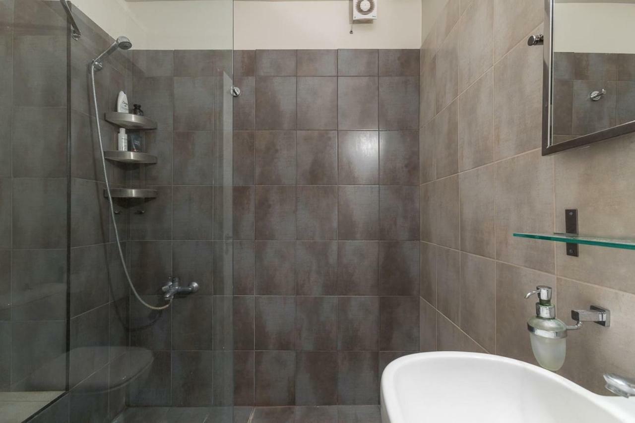 Spacious & Modern Flat In Heart Of Atina Dış mekan fotoğraf